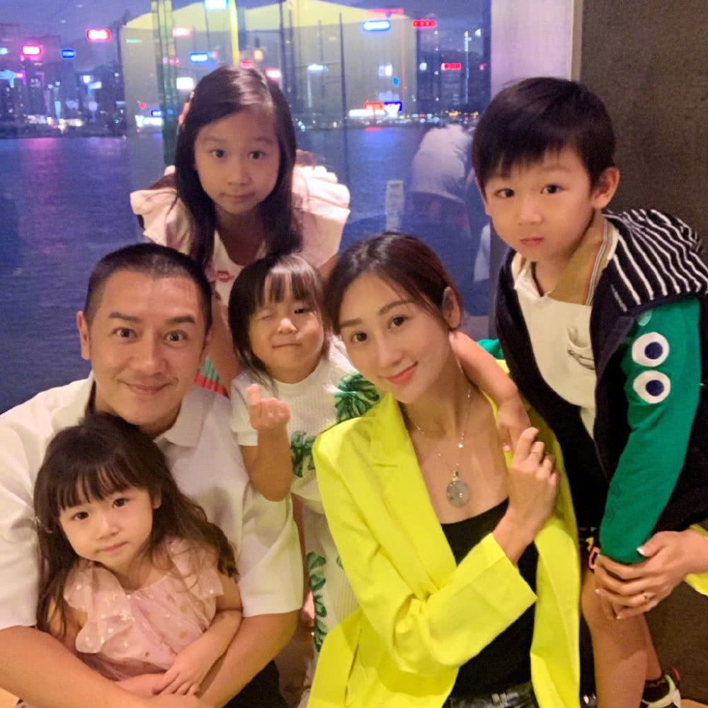 陈浩民4个孩子为他庆50岁生日，蒋丽莎谈孩子多好处难掩幸福！