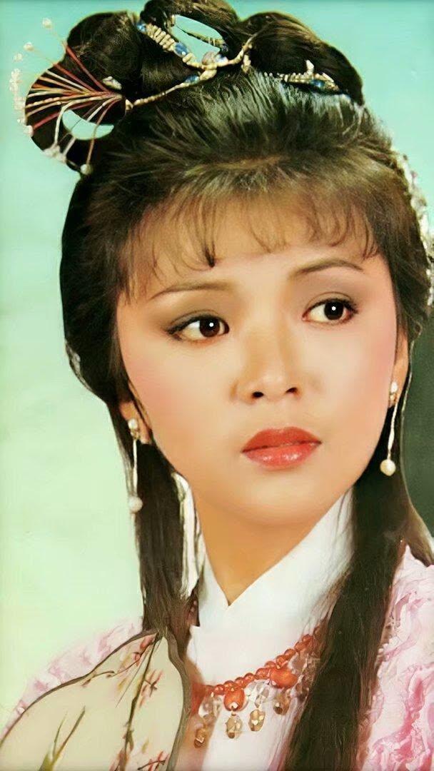 金庸心中最完美的小龙女,刘德华暗恋她37年,周润发也曾为她自杀