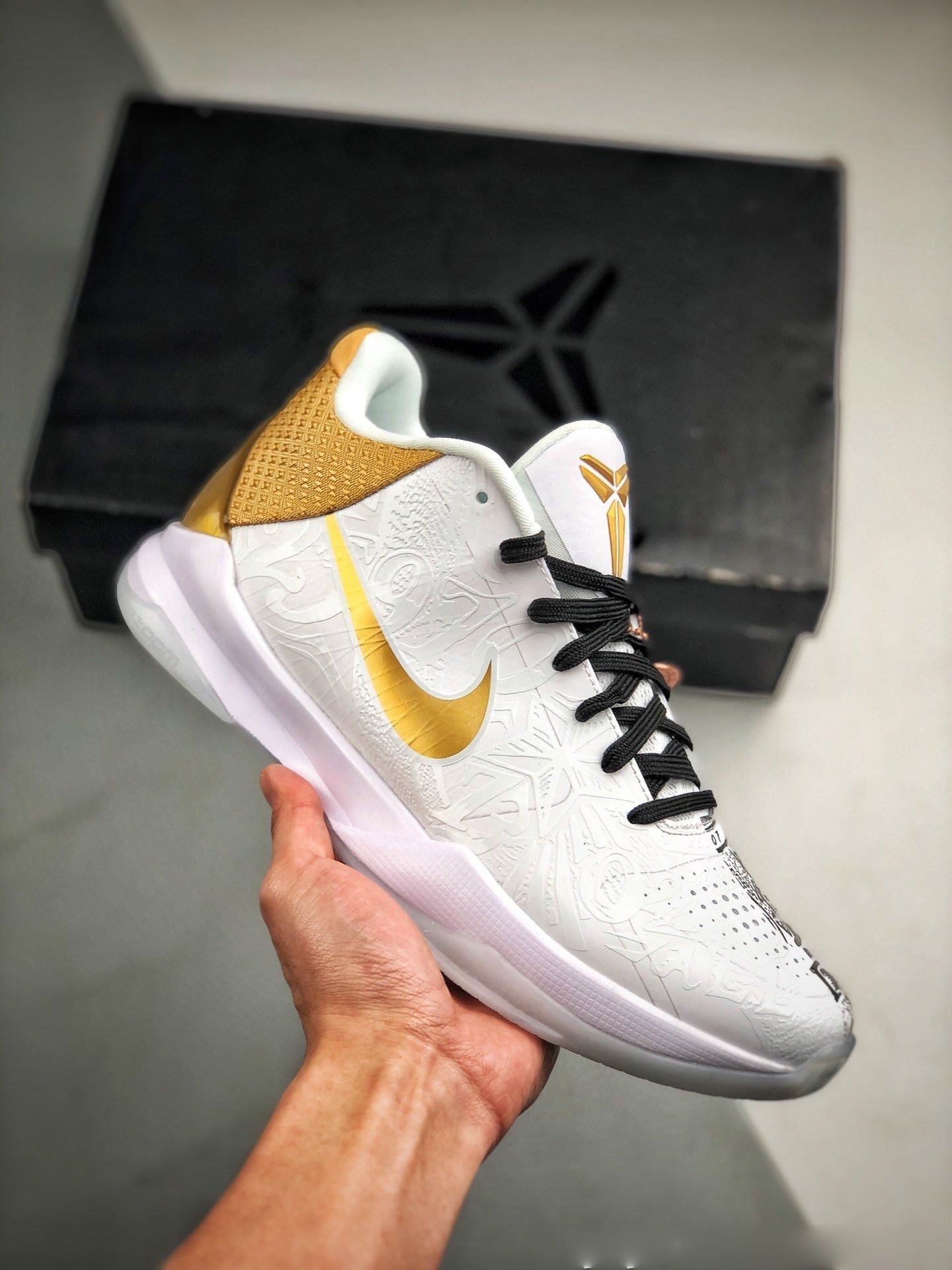 耐克zoom kobe 5白金涂鸦开箱测评!