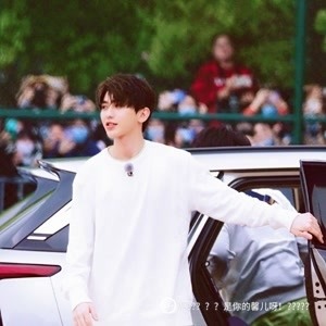 蔡徐坤 《奔跑吧》路透  阳光帅气的白衣少年